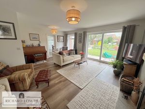 Lounge- click for photo gallery